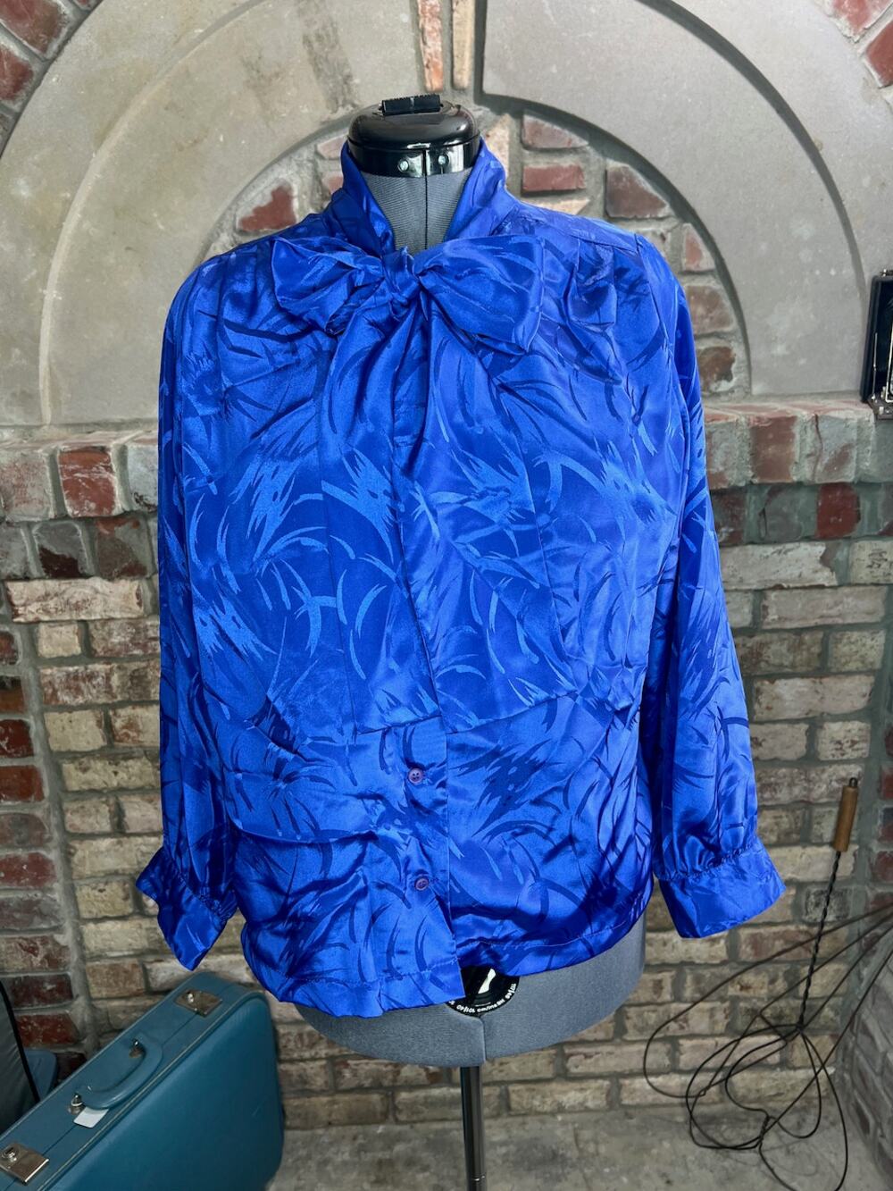 Blouse button up kitten bow satin geometric blue